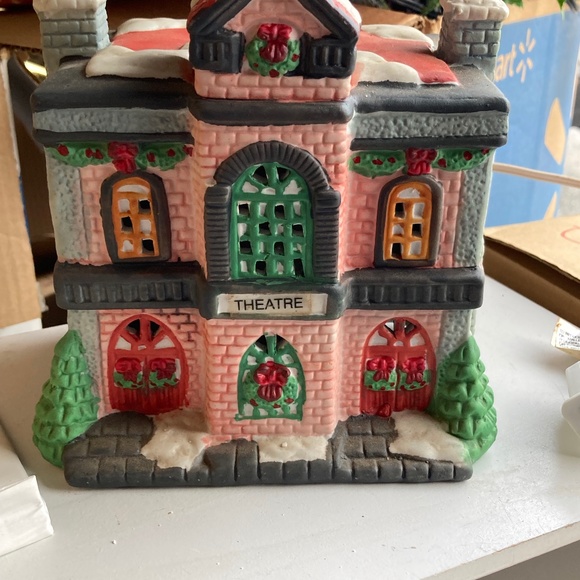 Unbranded Other - Ceramic Theater Lighted House